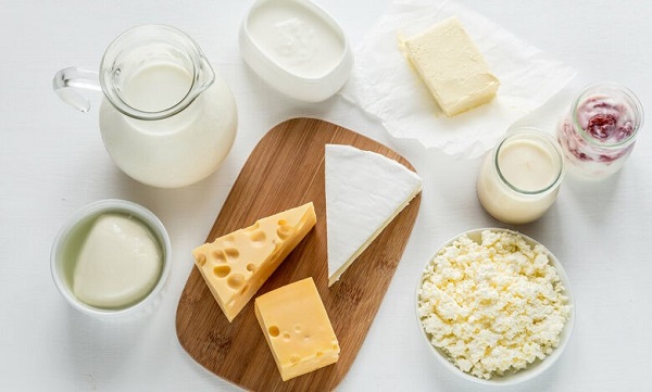 Vitamin B12 có trong thực phẩm nào dành cho người ăn chay không? Sữa và các chế phẩm từ sữa