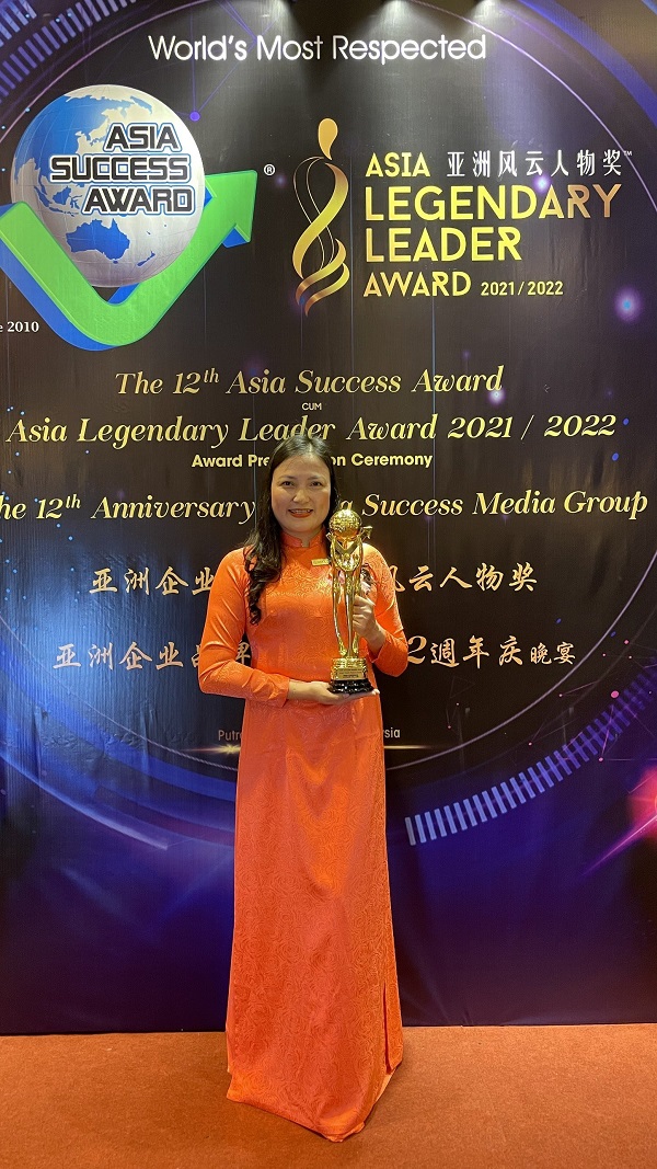 CEO Đỗ Thị Thanh Hương vinh dự nhận cúp vàng
