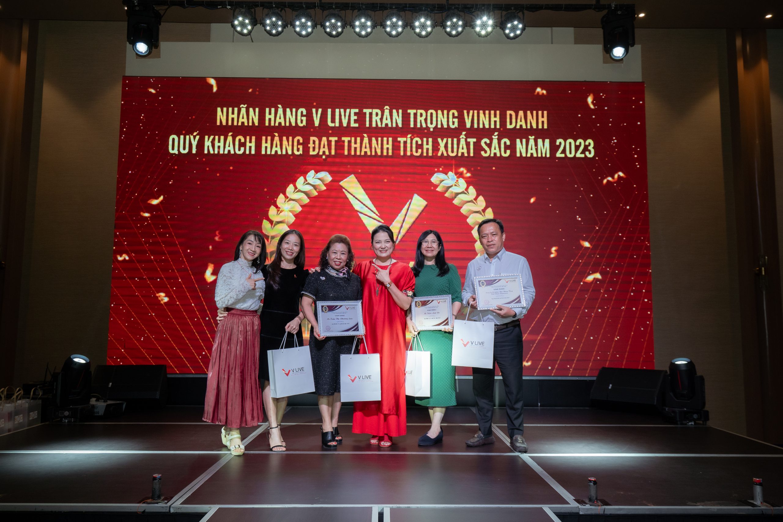 V LIVE vinh danh quý đối tác đạt thành tích cao năm 2023