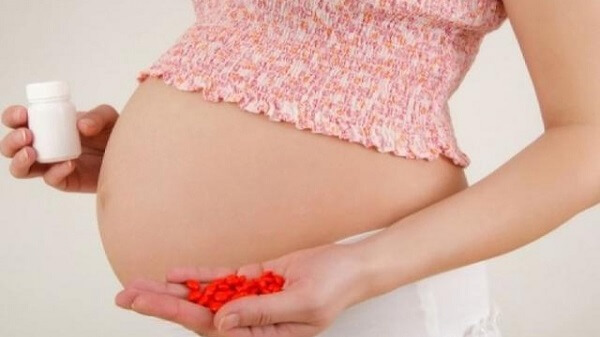 Bà bầu có nên uống thực phẩm chức năng khi mang thai?