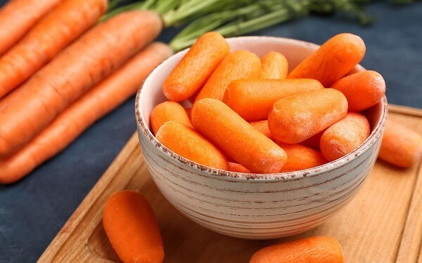 Cà rốt là một trong những thực phẩm chứa Vitamin A với hàm lượng cao