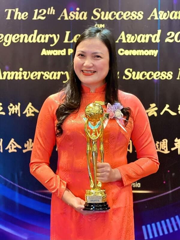 CEO Đỗ Thị Thanh Hương cùng nhận giải thưởng