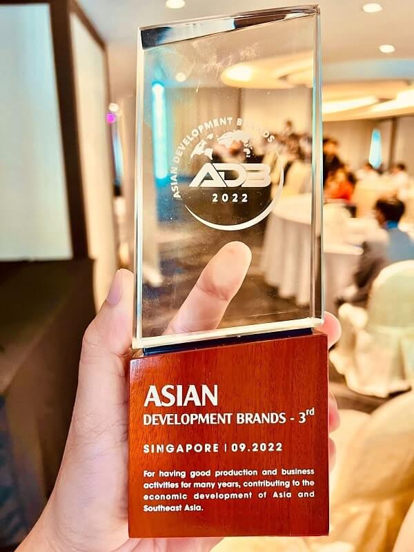 Kỷ niệm chương “Top 10 thương hiệu phát triển Châu Á 2022”